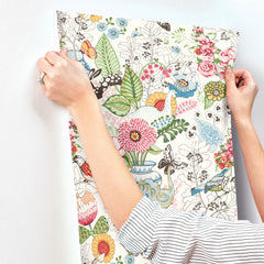 4135-12801-peel-and-stick-wallpaper-stick-application-step