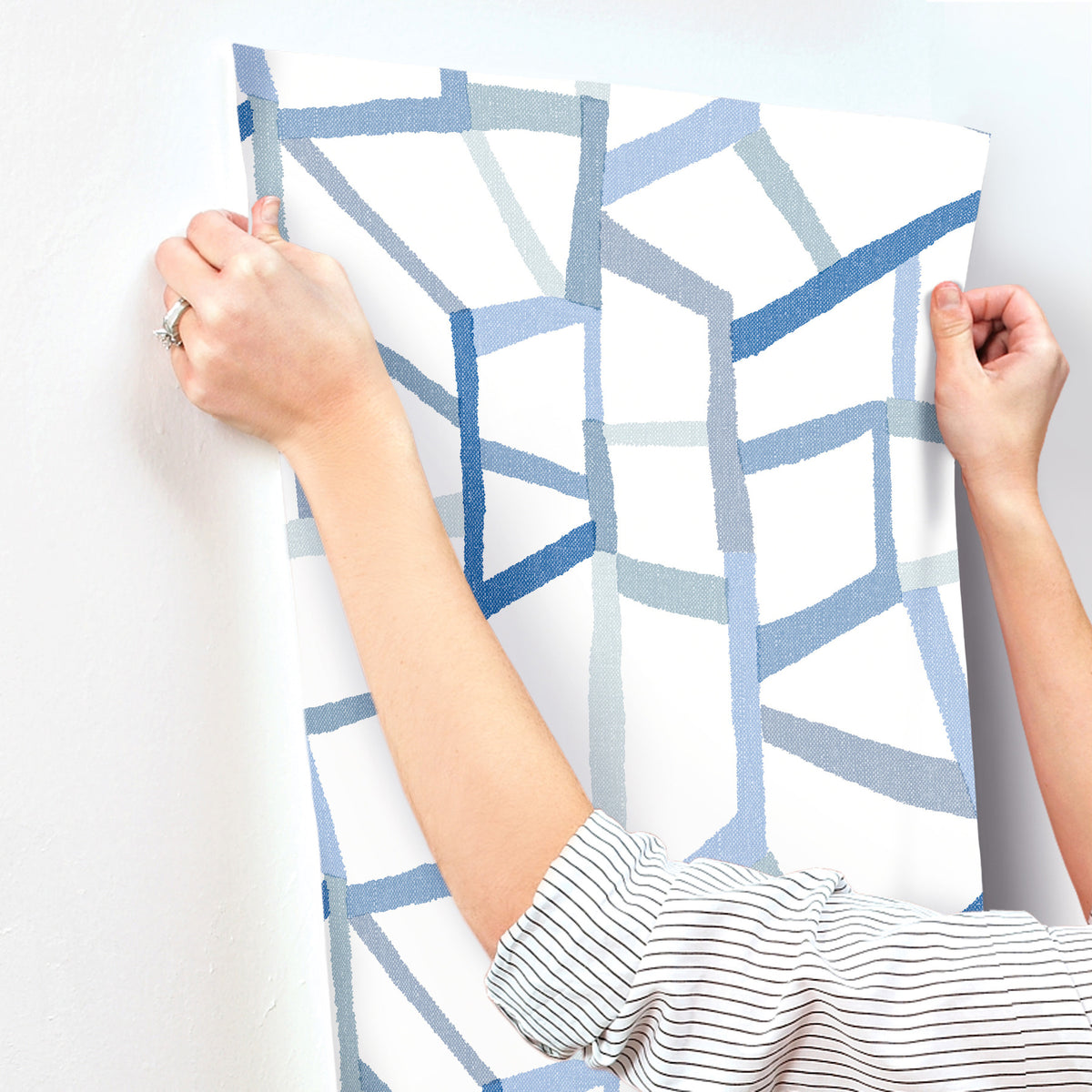4135-25849-peel-and-stick-wallpaper-stick-application-step