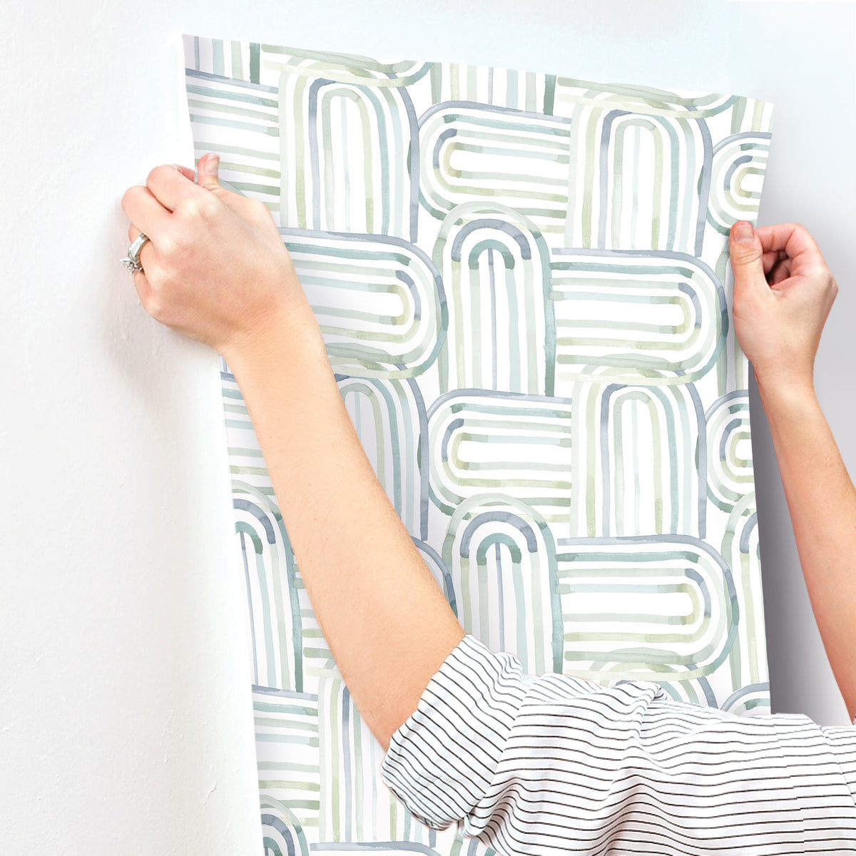 4135-27270-peel-and-stick-wallpaper-stick-application-step