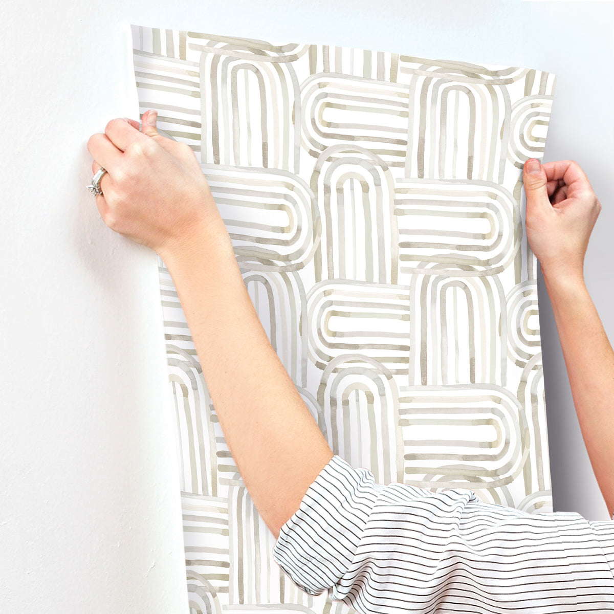 4135-27272-peel-and-stick-wallpaper-stick-application-step
