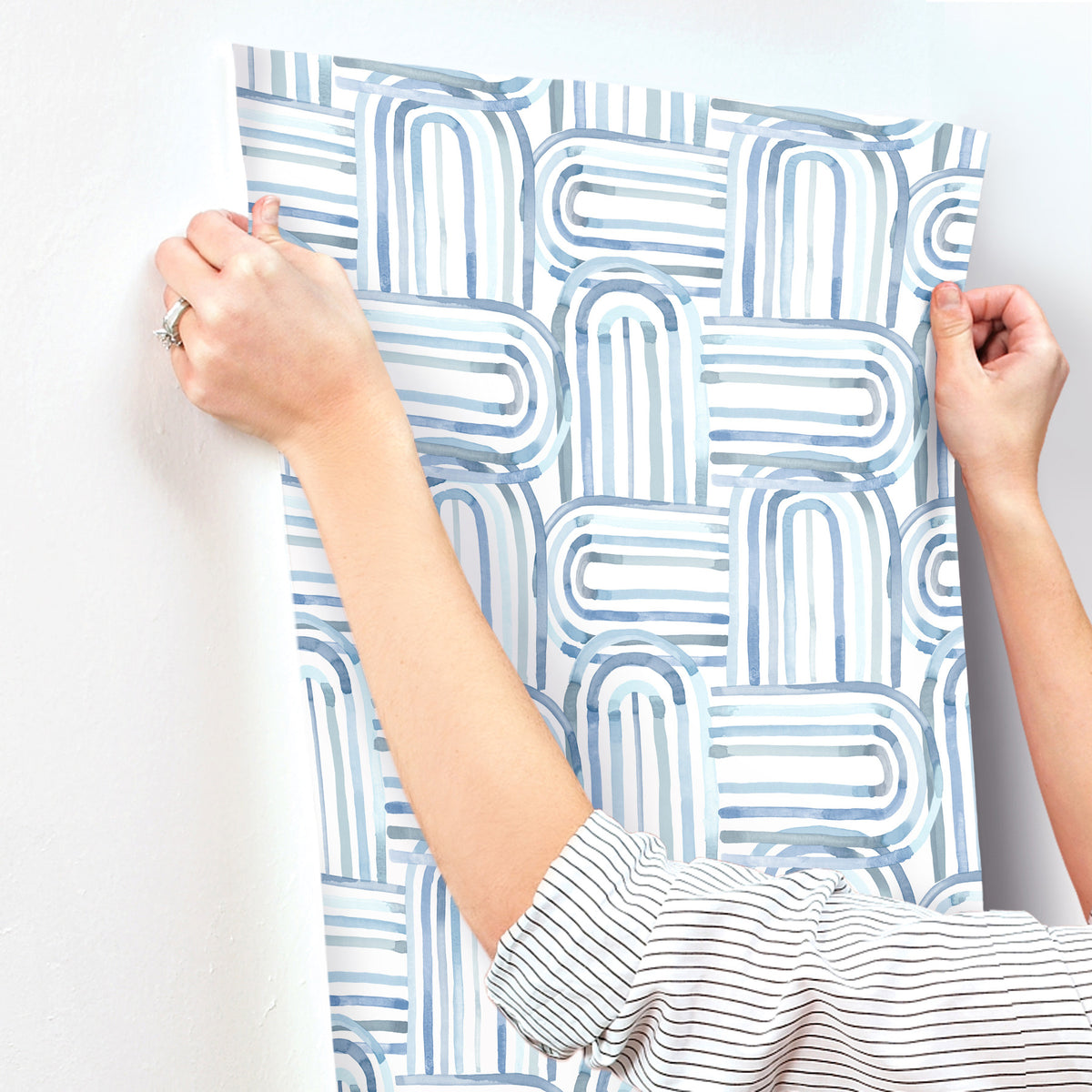 4135-27273-peel-and-stick-wallpaper-stick-application-step