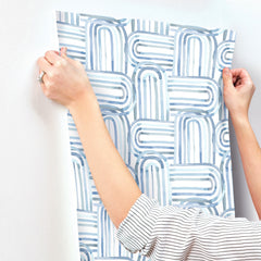 4135-27273-peel-and-stick-wallpaper-stick-application-step