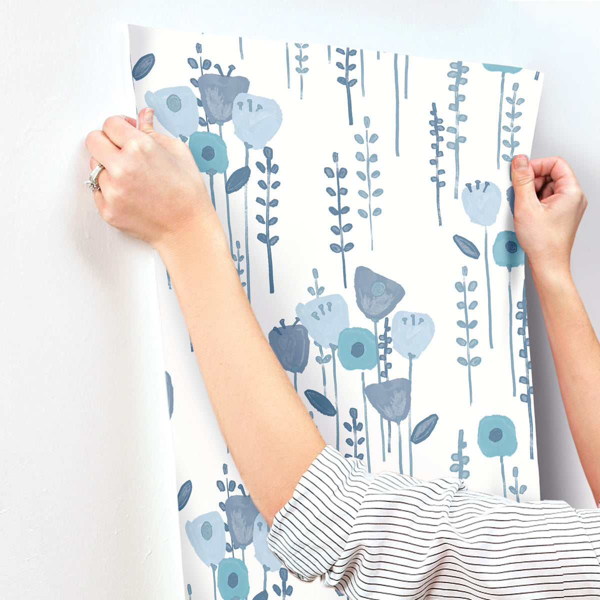 4135-27274-peel-and-stick-wallpaper-stick-application-step