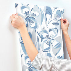 4135-27281-peel-and-stick-wallpaper-stick-application-step