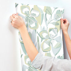 4135-27282-peel-and-stick-wallpaper-stick-application-step