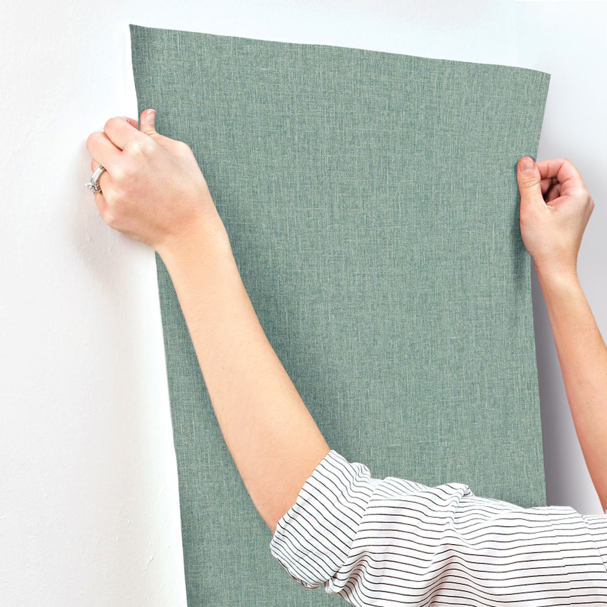 4135-6924-peel-and-stick-wallpaper-stick-application-step