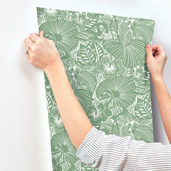 4135-72714-peel-and-stick-wallpaper-stick-application-step
