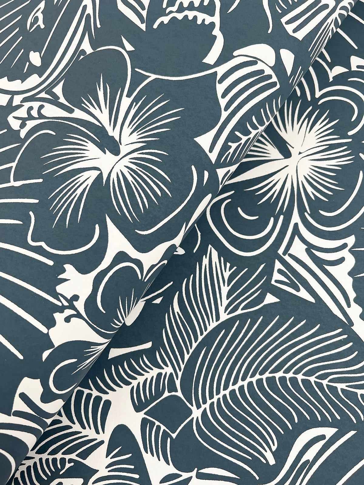 4135-72716-peel-and-stick-wallpaper-detail-closeup