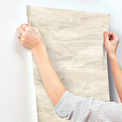4142-72627-peel-and-stick-wallpaper-stick-application-step