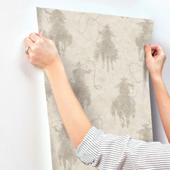 4142-72638-peel-and-stick-wallpaper-stick-application-step