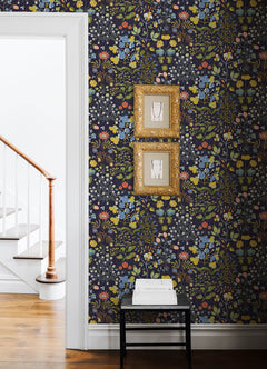 4143-22002-peel-and-stick-wallpaper-room-scene-detail-closeup