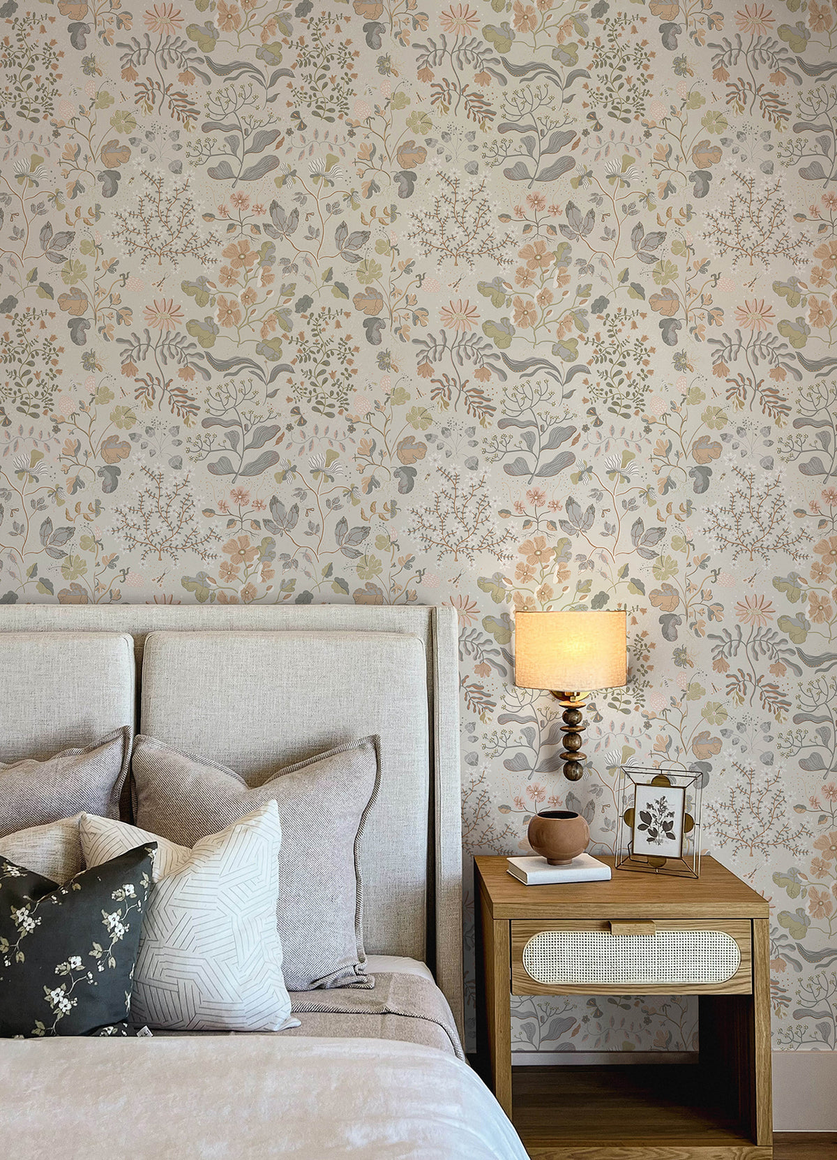 4143-22004-peel-and-stick-wallpaper-room-scene