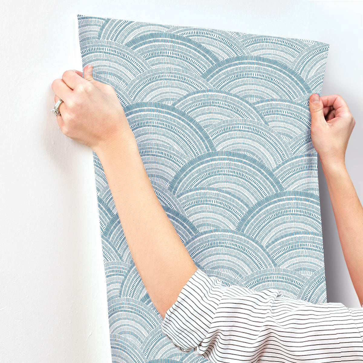 4146-27200-peel-and-stick-wallpaper-stick-application-step