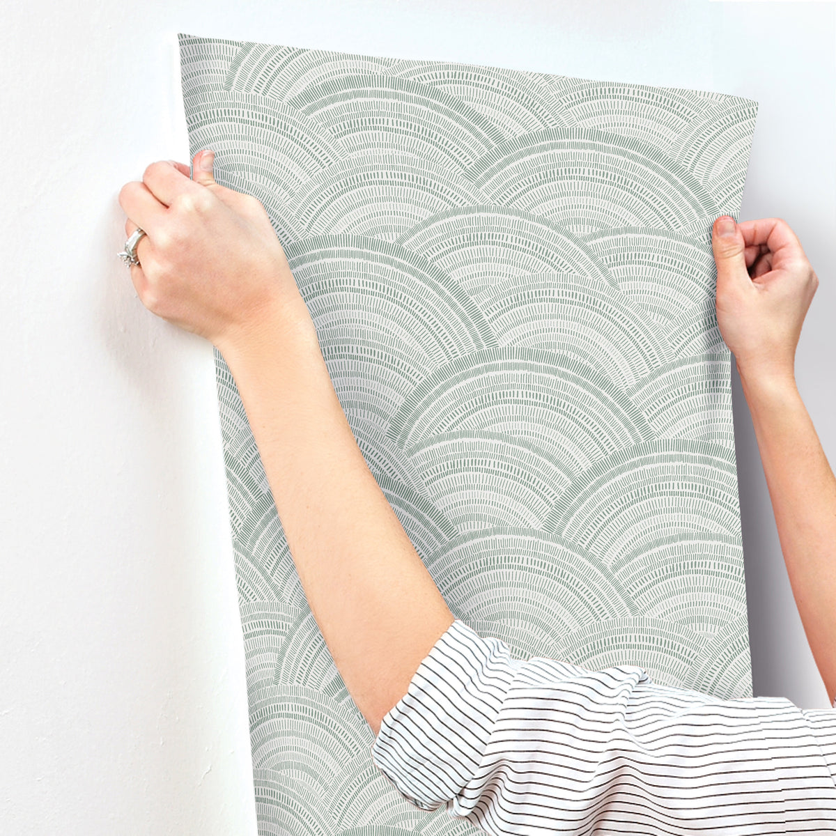4146-27202-peel-and-stick-wallpaper-stick-application-step