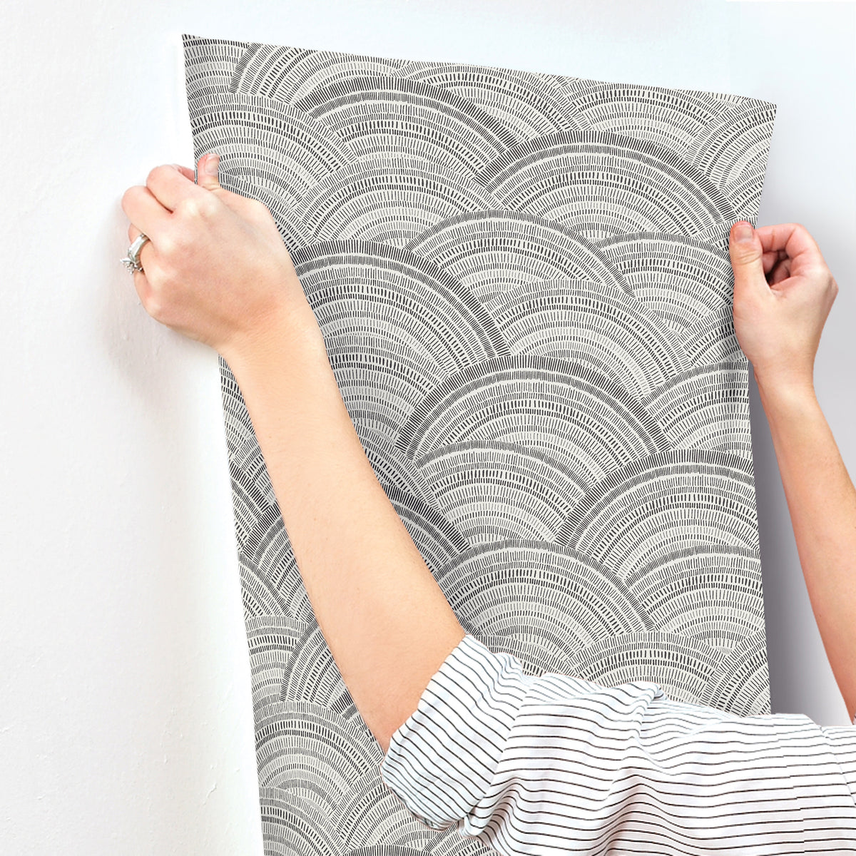 4146-27203-peel-and-stick-wallpaper-stick-application-step