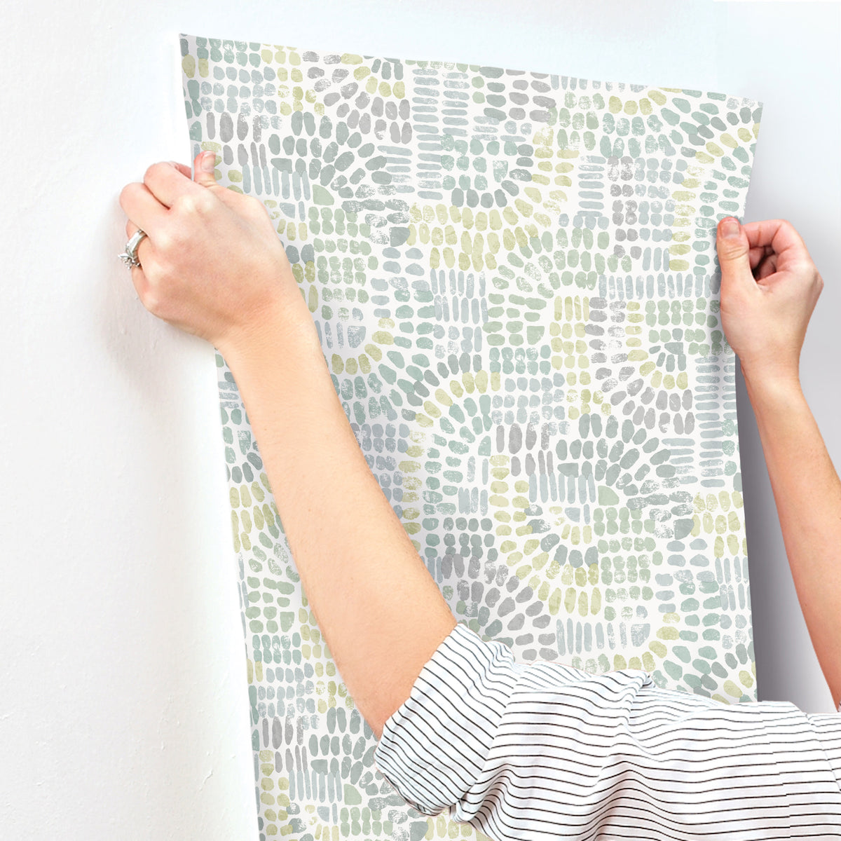 4146-27214-peel-and-stick-wallpaper-stick-application-step