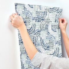 4146-27215-peel-and-stick-wallpaper-stick-application-step