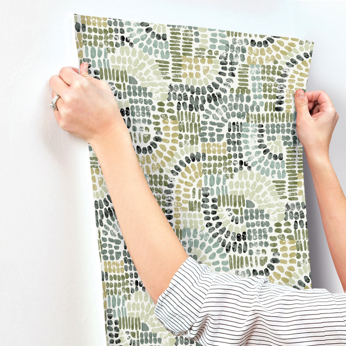 4146-27217-peel-and-stick-wallpaper-stick-application-step