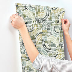 4146-27217-peel-and-stick-wallpaper-stick-application-step