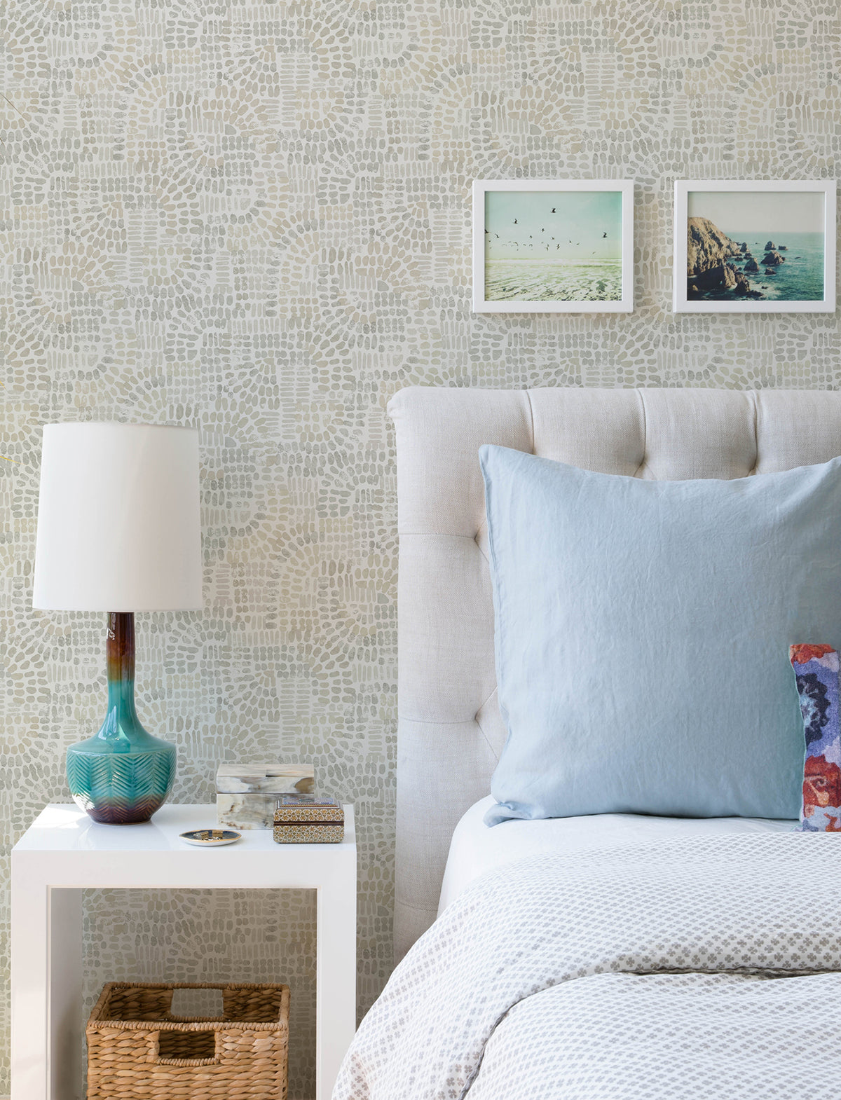4146-27218-peel-and-stick-wallpaper-room-scene-detail-closeup