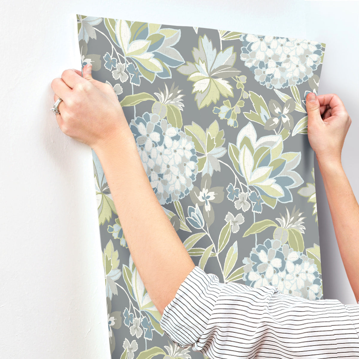4146-27227-peel-and-stick-wallpaper-stick-application-step