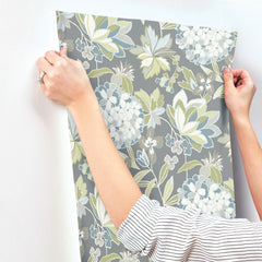 4146-27227-peel-and-stick-wallpaper-stick-application-step