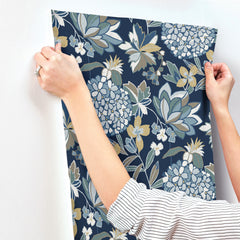 4146-27228-peel-and-stick-wallpaper-stick-application-step