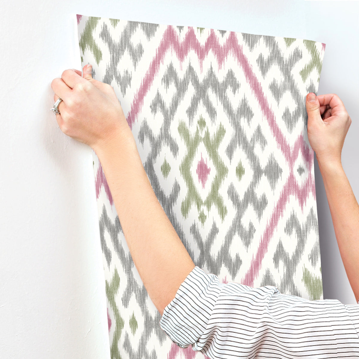 4146-27237-peel-and-stick-wallpaper-stick-application-step