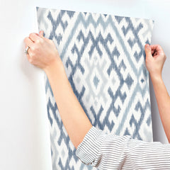 4146-27238-peel-and-stick-wallpaper-stick-application-step
