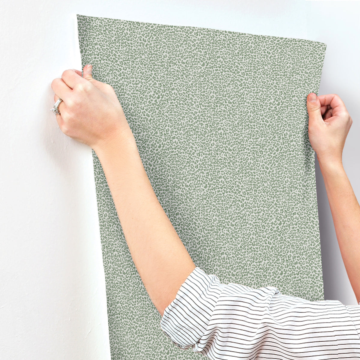 4146-27264-peel-and-stick-wallpaper-stick-application-step