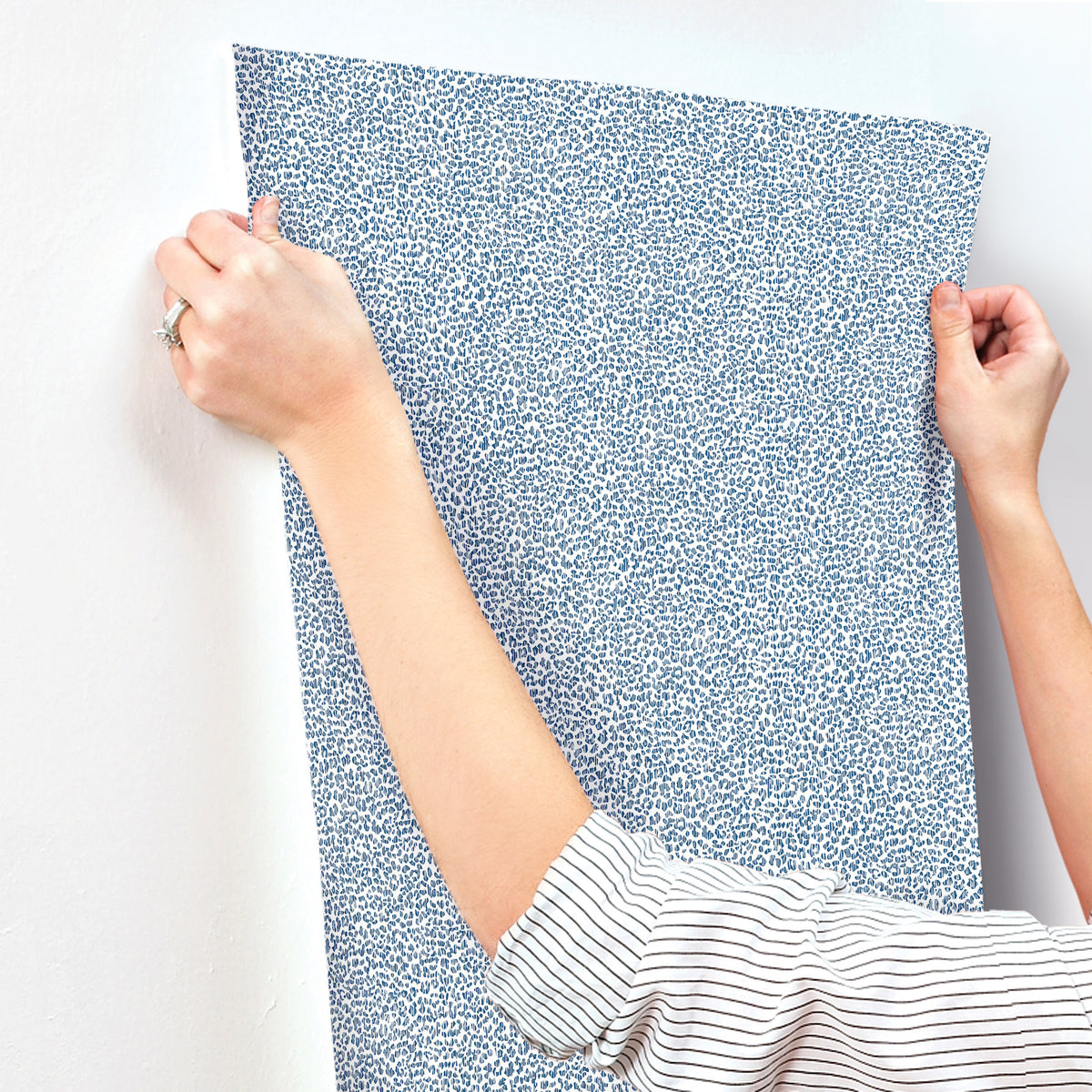 4146-27268-peel-and-stick-wallpaper-stick-application-step