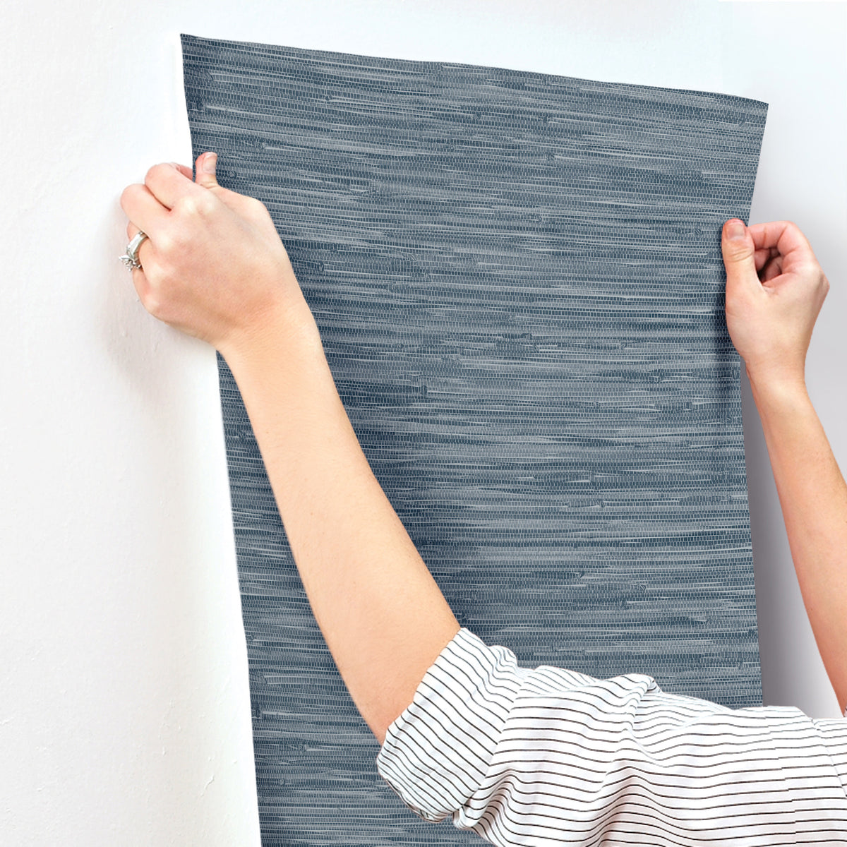 4147-27260-peel-and-stick-wallpaper-stick-application-step