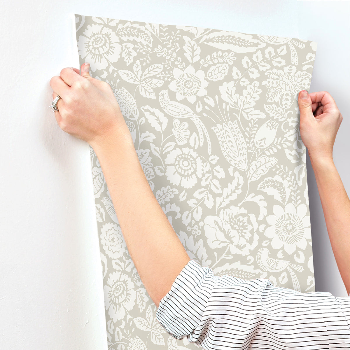 4147-27361-peel-and-stick-wallpaper-stick-application-step
