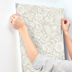 4147-27361-peel-and-stick-wallpaper-stick-application-step