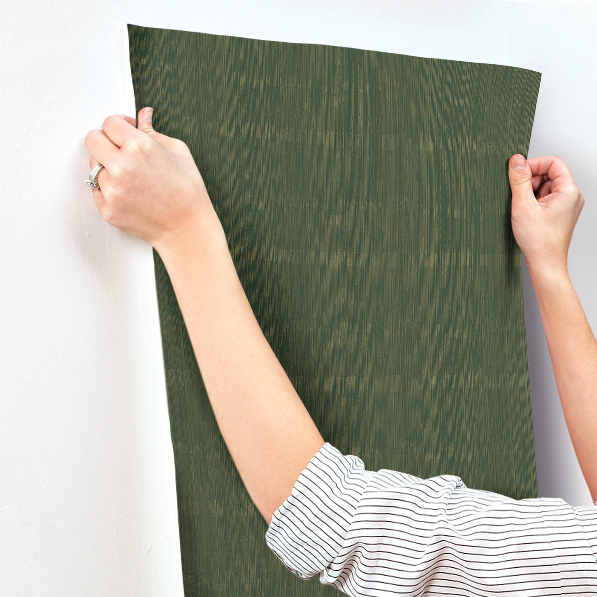 4147-27366-peel-and-stick-wallpaper-stick-application-step