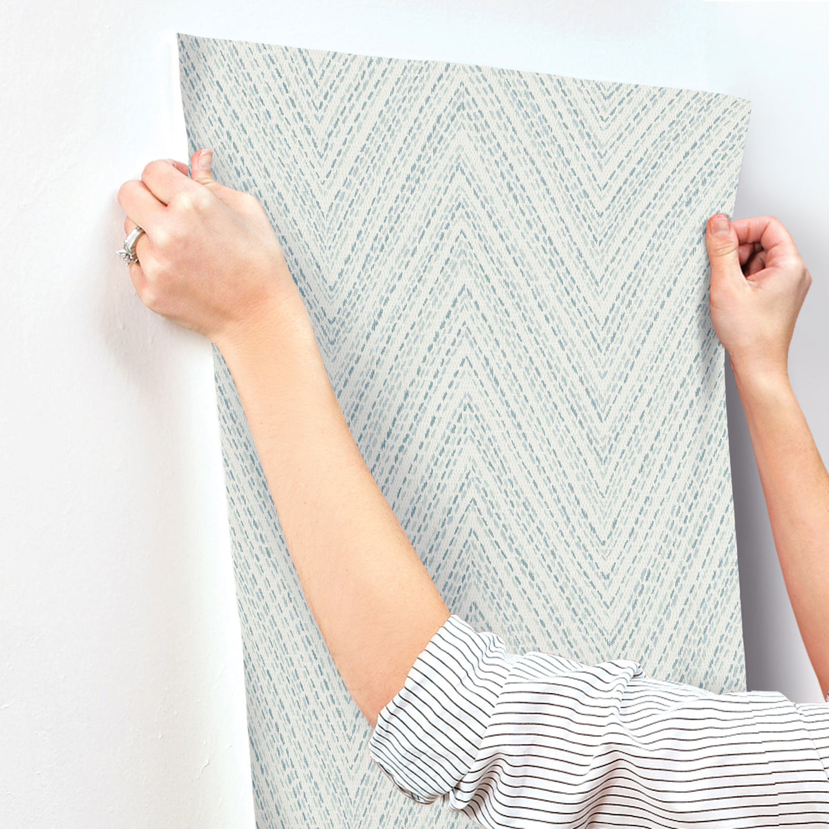 4147-27368-peel-and-stick-wallpaper-stick-application-step