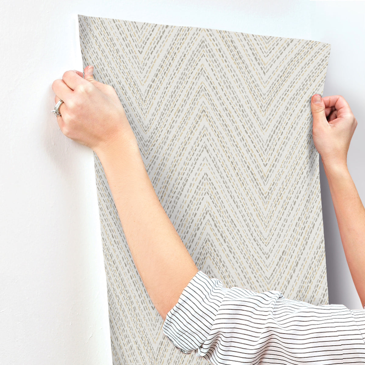 4147-27369-peel-and-stick-wallpaper-stick-application-step
