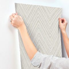 4147-27369-peel-and-stick-wallpaper-stick-application-step