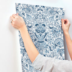 4147-27372-peel-and-stick-wallpaper-stick-application-step