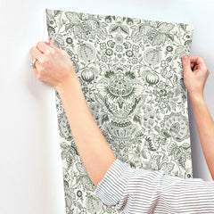 4147-27375-peel-and-stick-wallpaper-stick-application-step