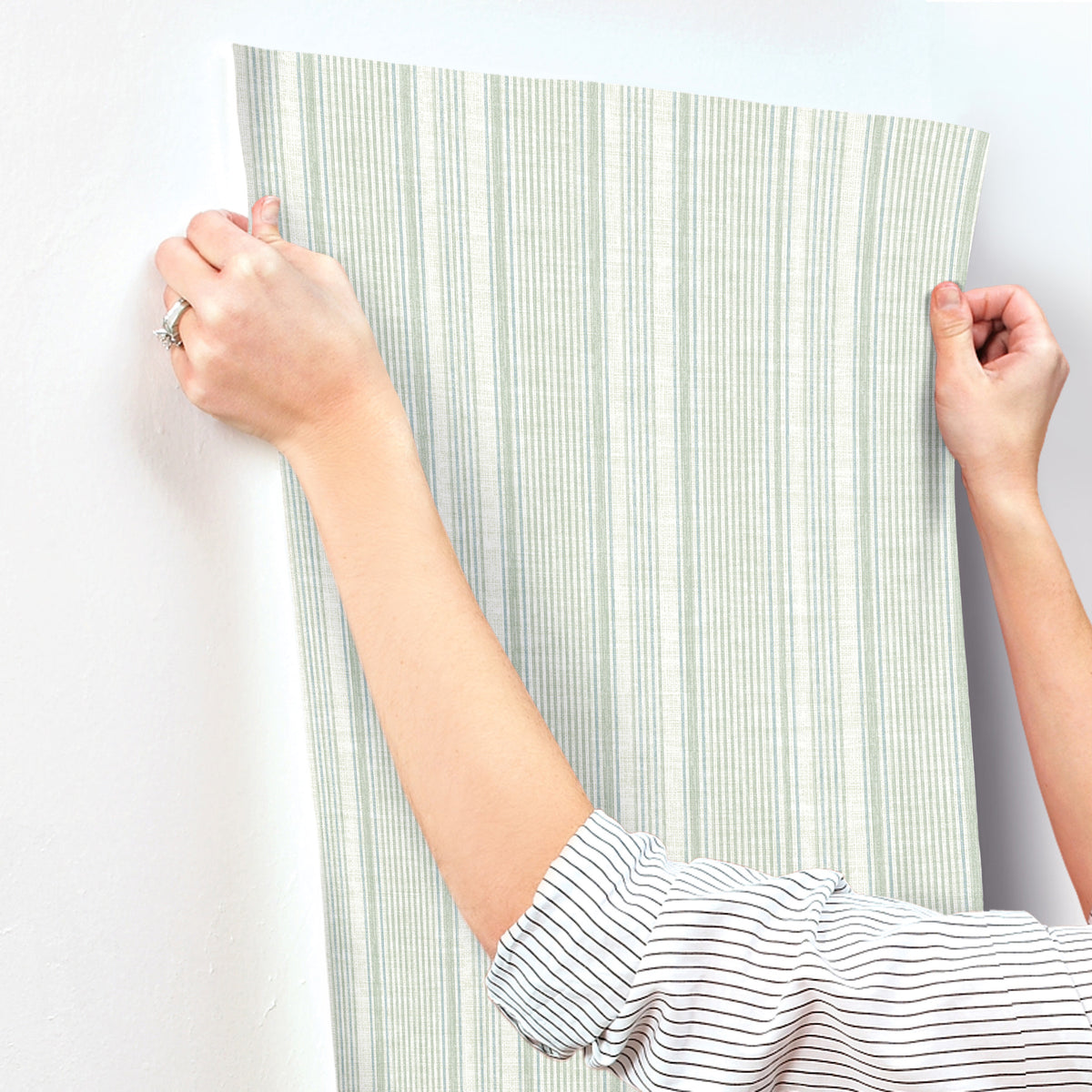 4147-27395-peel-and-stick-wallpaper-stick-application-step