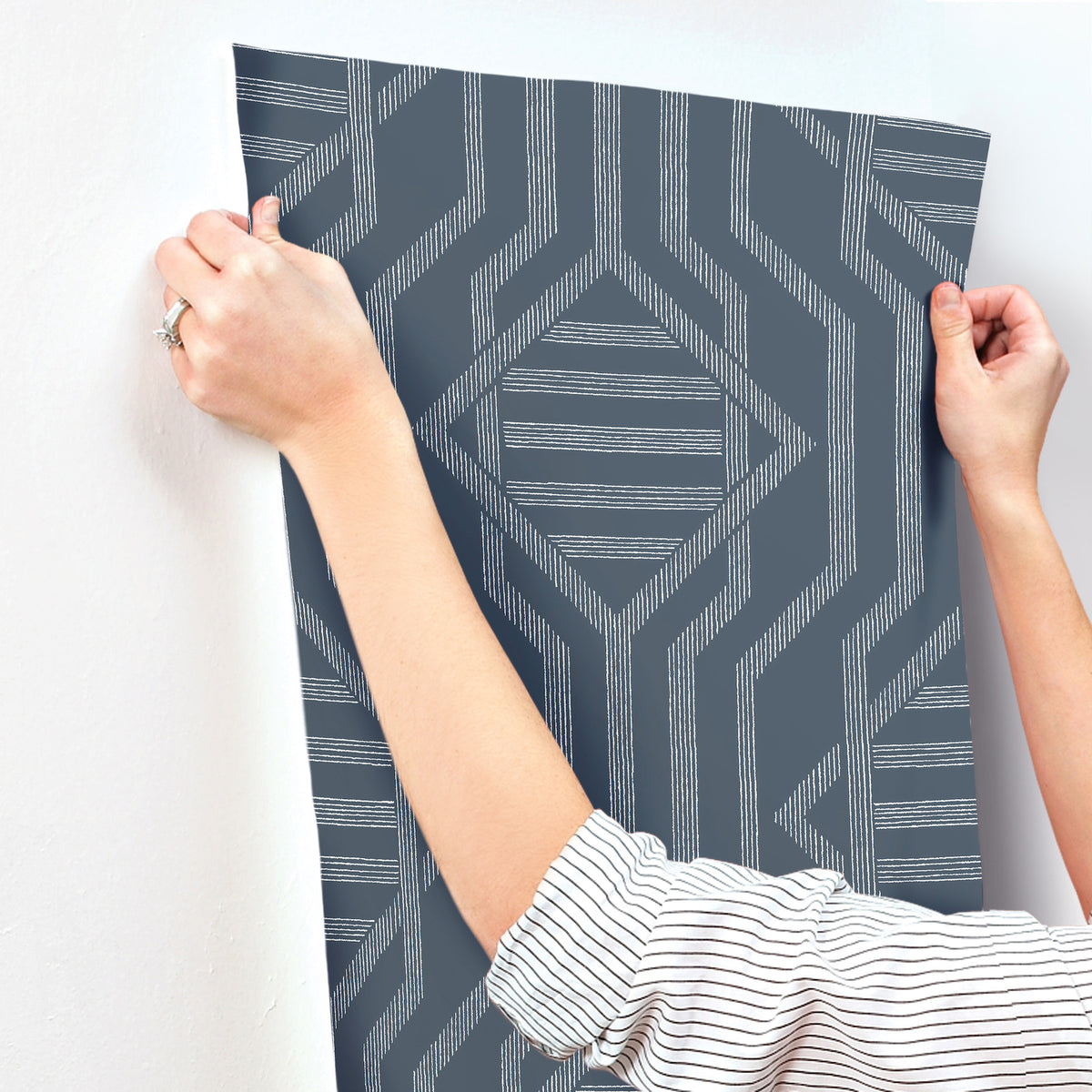 4147-27402-peel-and-stick-wallpaper-stick-application-step