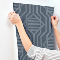 4147-27402-peel-and-stick-wallpaper-stick-application-step