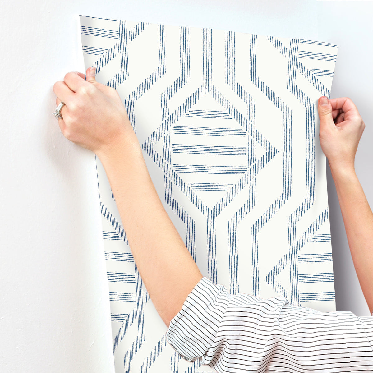 4147-27403-peel-and-stick-wallpaper-stick-application-step