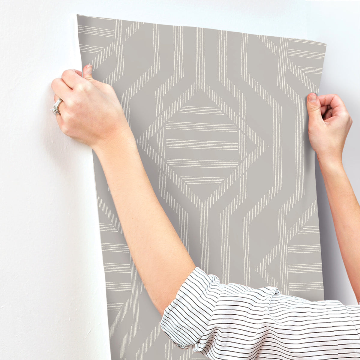 4147-27405-peel-and-stick-wallpaper-stick-application-step