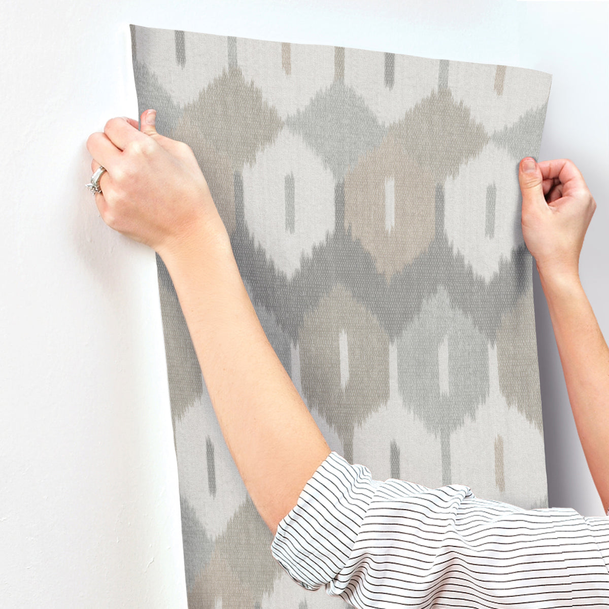 4147-27409-peel-and-stick-wallpaper-stick-application-step