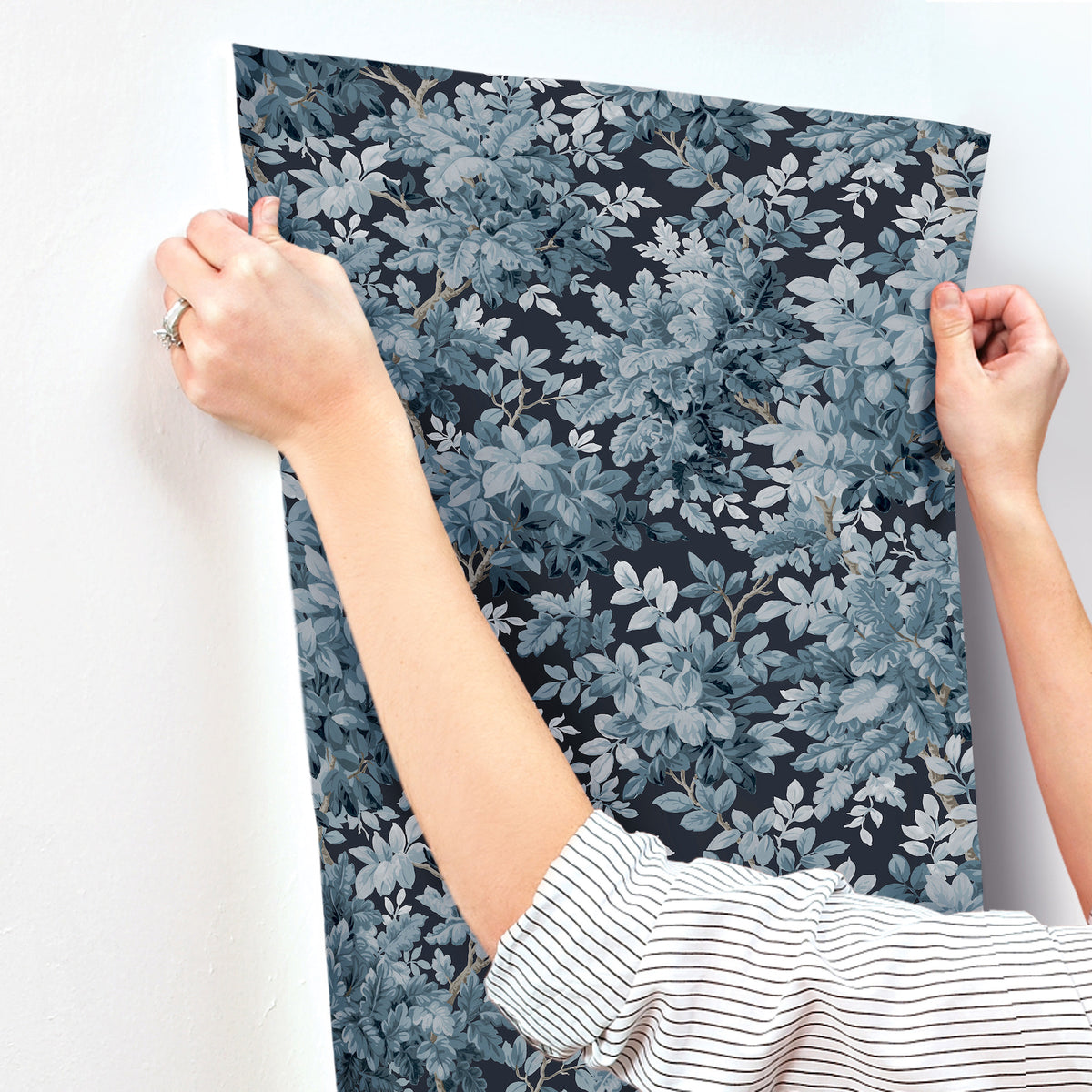 4147-80003-peel-and-stick-wallpaper-stick-application-step