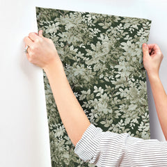 4147-80004-peel-and-stick-wallpaper-stick-application-step