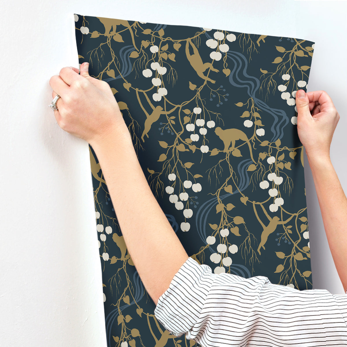 4147-80010-peel-and-stick-wallpaper-stick-application-step