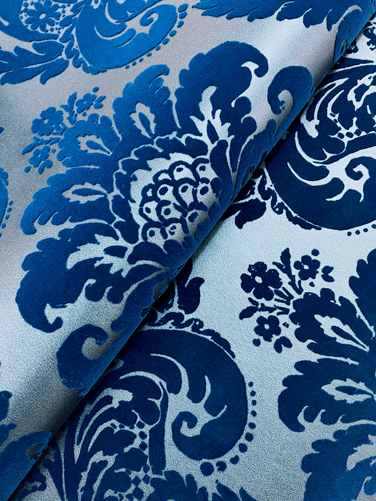 4147-87310-peel-and-stick-wallpaper-detail-closeup